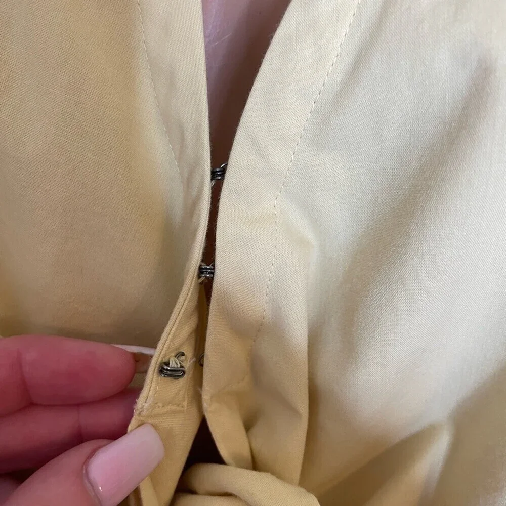 Abercrombie & Fitch pale yellow cropped front tie long sleeve ruffled V-neck SM